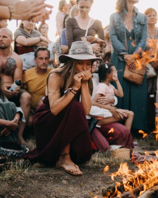 🤎 Kakaová ceremonie pro 500 lidí na @inlakechfestival, kterou jsme spolu s přáteli připravili. Na začátku všeho byla...