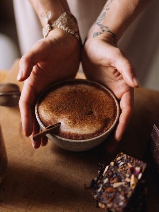 🤎 Recept na moje oblíbené podzimní kakao 🍫 Ingredience (1 porce): • 20–25 g Cacayo (posekané nebo nadrobené) • 150 ml...