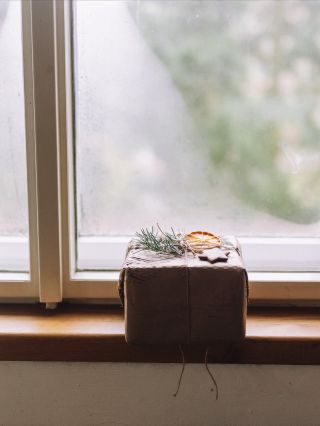 🌲-> 🎄Proč o Vánocích podpořit české značky a malé tvůrce 🇨🇿 Vánoce jsou časem, kdy se často necháme strhnout rychlostí,...